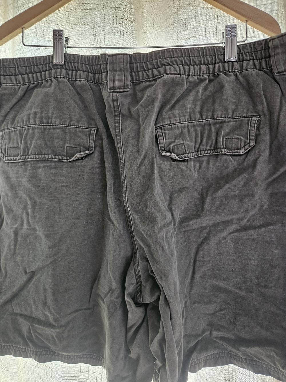 Basic Editions Men's Cargo Shorts in Dark Gray